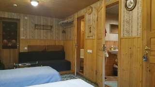 Хостелы Muuli Beach Hostel Пярну Семейный номер с гидромассажной ванной, сауной и террасой-5